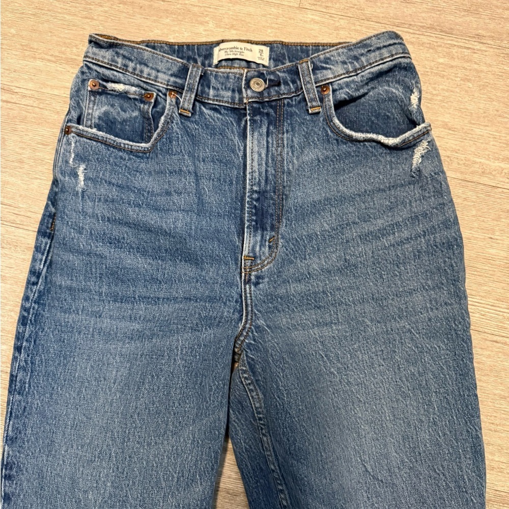 Abercrombie & Fitch Women's Curve Love 90's Straight Ultra High-Rise Jeans - Picture 3 of 11